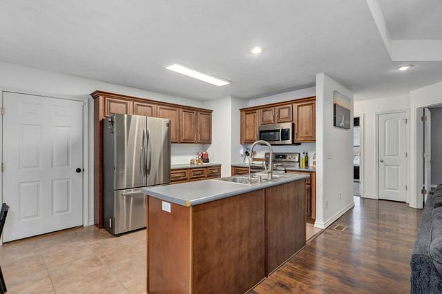 1039 E Caravan Street, Springfield, MO 65803