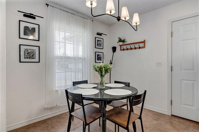 1039 E Caravan Street, Springfield, MO 65803