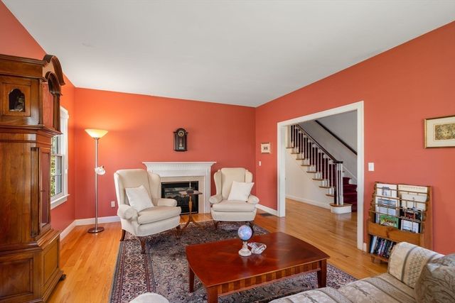 322 Cabot St, Newton, MA 02460