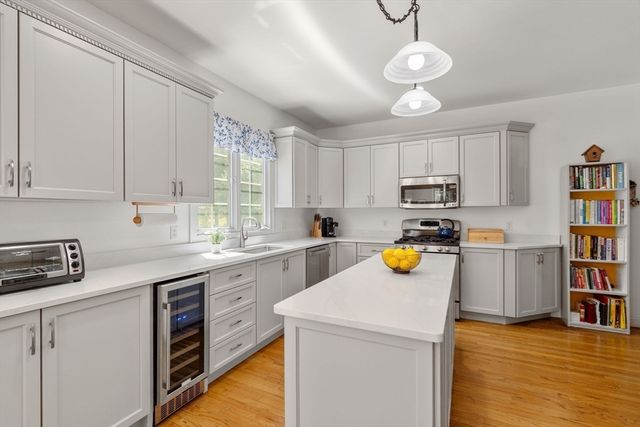 322 Cabot St, Newton, MA 02460