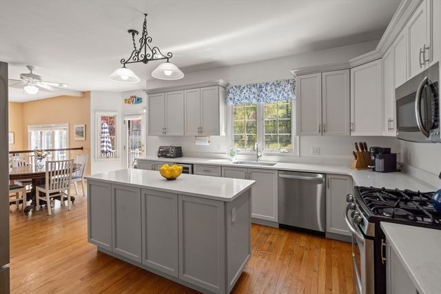 322 Cabot St, Newton, MA 02460