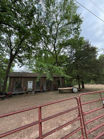 905 Tupuna Drive, Tool, TX 75143