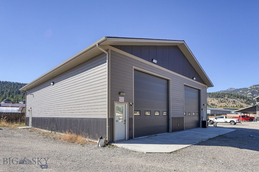 301 Cold Iron Road, Gallatin Gateway, MT 59730 photo 2