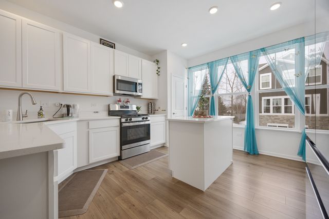 620 Wolverine Drive, Aurora, IL 60502