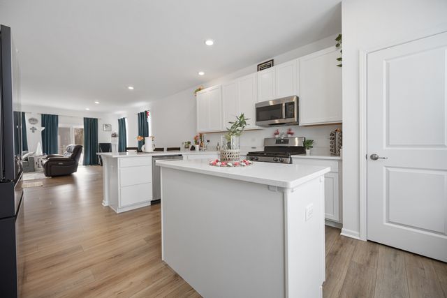 620 Wolverine Drive, Aurora, IL 60502