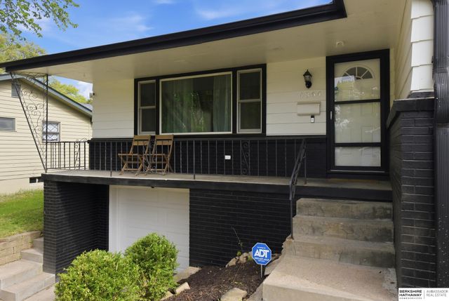 4864 Saratoga Street, Omaha, NE 68104