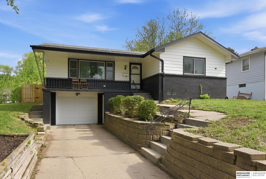 4864 Saratoga Street, Omaha, NE 68104