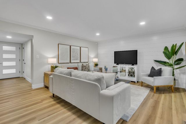 8200 Shangrila Dr, Fair Oaks, CA 95628