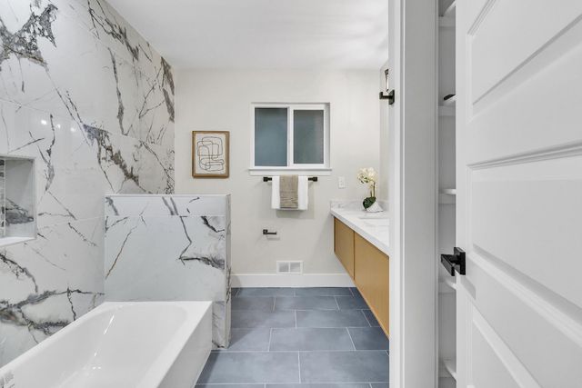 8200 Shangrila Dr, Fair Oaks, CA 95628