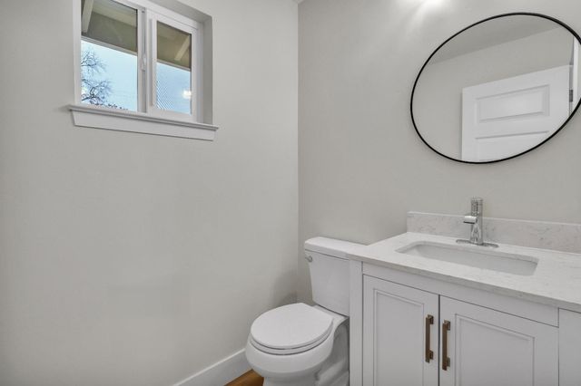 8200 Shangrila Dr, Fair Oaks, CA 95628