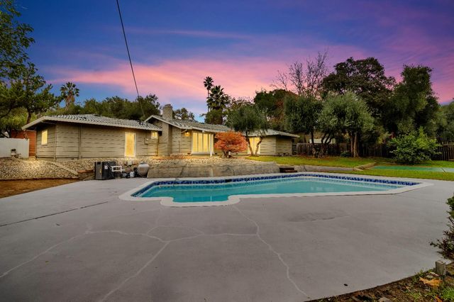 8200 Shangrila Dr, Fair Oaks, CA 95628