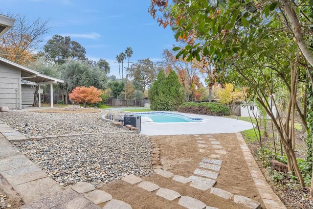 8200 Shangrila Dr, Fair Oaks, CA 95628