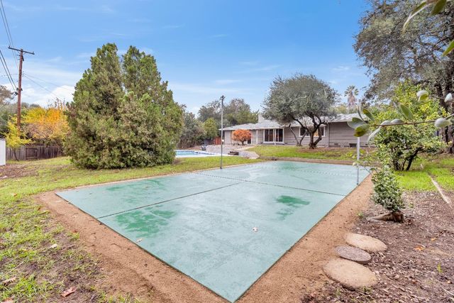 8200 Shangrila Dr, Fair Oaks, CA 95628