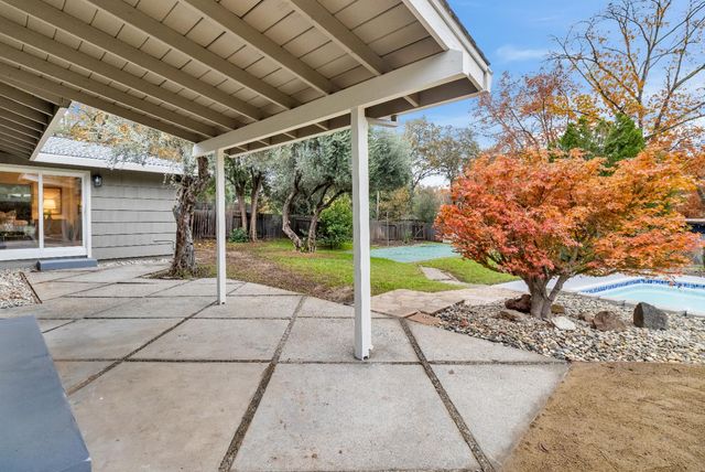 8200 Shangrila Dr, Fair Oaks, CA 95628