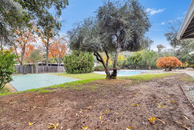 8200 Shangrila Dr, Fair Oaks, CA 95628