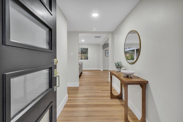 8200 Shangrila Dr, Fair Oaks, CA 95628