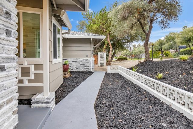 8200 Shangrila Dr, Fair Oaks, CA 95628