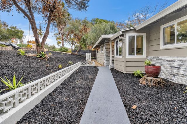 8200 Shangrila Dr, Fair Oaks, CA 95628