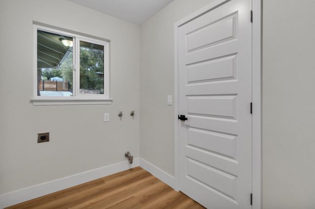 8200 Shangrila Dr, Fair Oaks, CA 95628