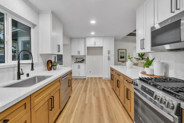 8200 Shangrila Dr, Fair Oaks, CA 95628