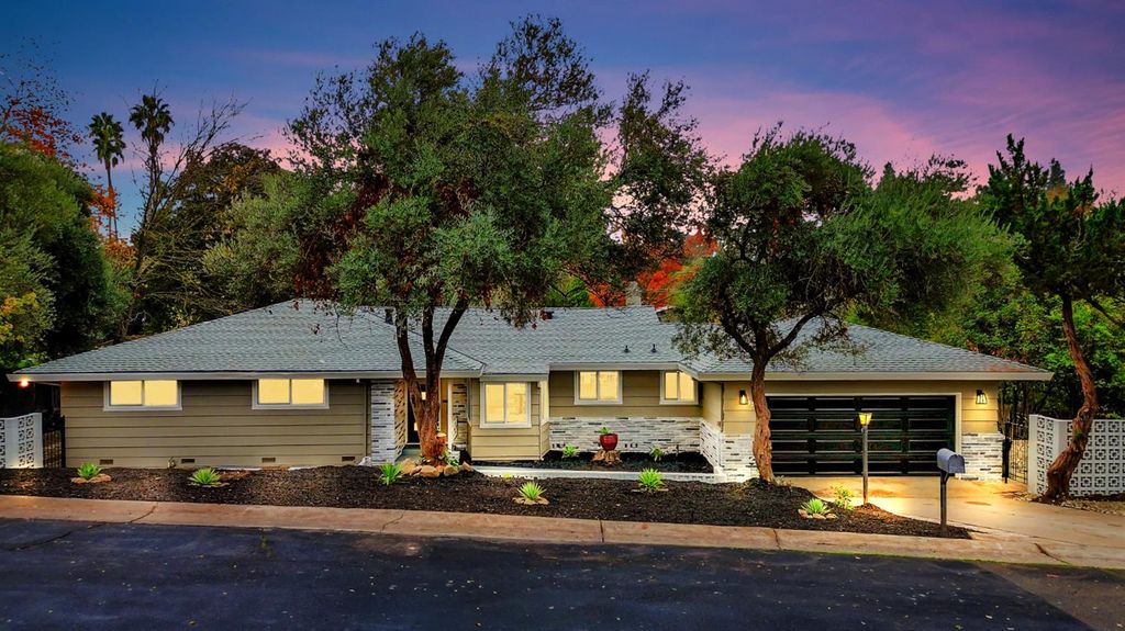 8200 Shangrila Dr, Fair Oaks, CA 95628