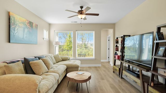 1069 Linn Cove Ct, Gallatin, TN 37066