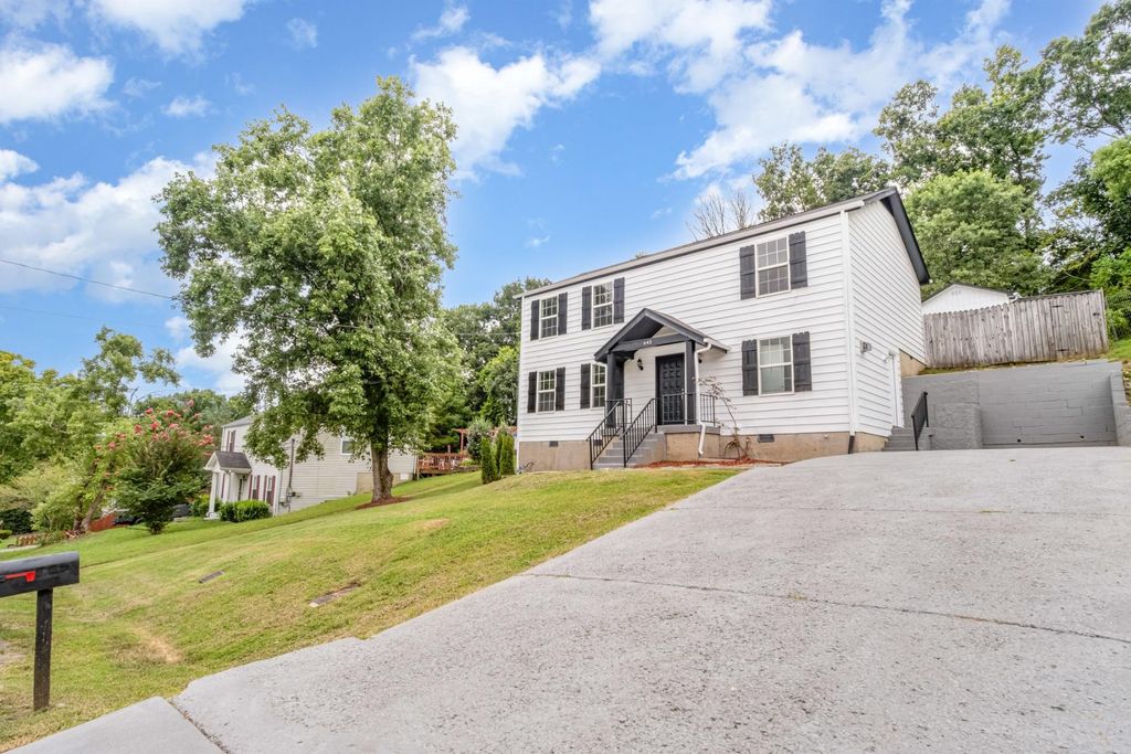 645 Hidden Hill Dr, Hermitage, TN 37076