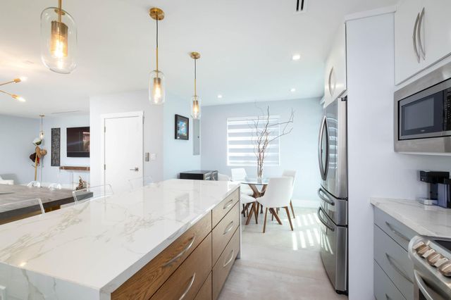 94825 Overseas Highway 204, Key Largo, FL 33037