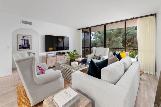 2500 Torrey Pines Rd 201, La Jolla, CA 92037