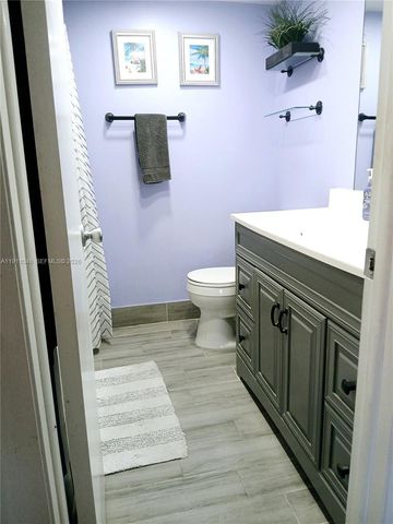 10442 Sunrise Lakes Boulevard 203, Sunrise, FL 33322