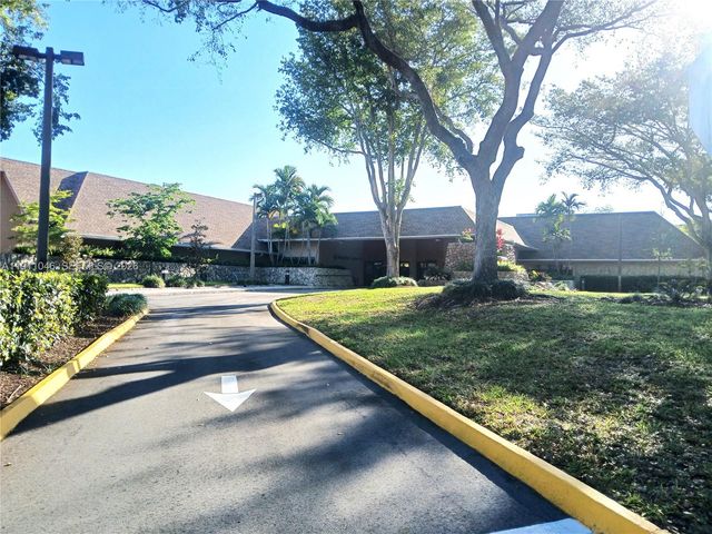 10442 Sunrise Lakes Boulevard 203, Sunrise, FL 33322