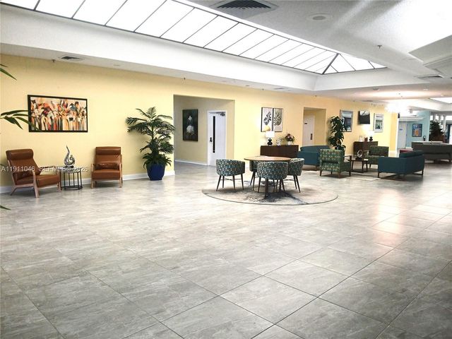 10442 Sunrise Lakes Boulevard 203, Sunrise, FL 33322