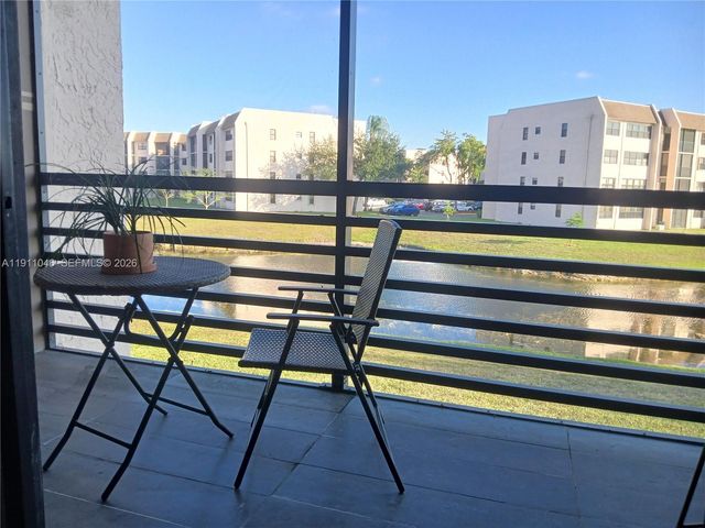 10442 Sunrise Lakes Boulevard 203, Sunrise, FL 33322