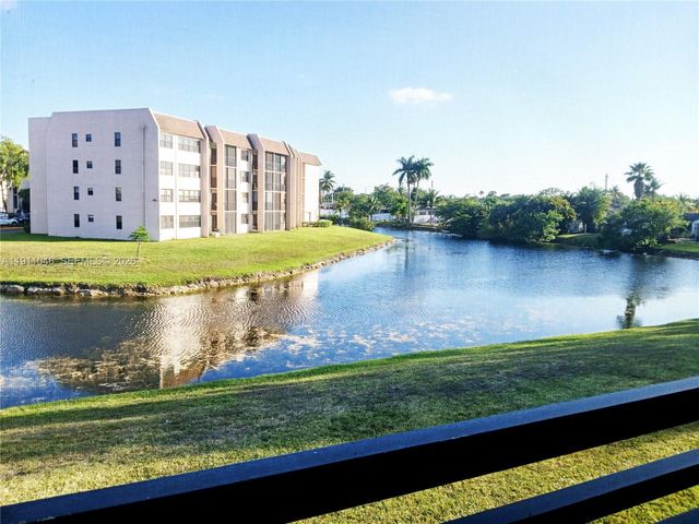 10442 Sunrise Lakes Boulevard 203, Sunrise, FL 33322