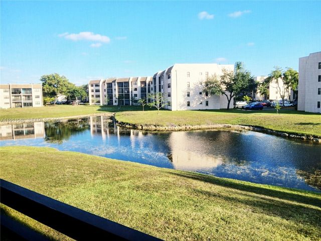 10442 Sunrise Lakes Boulevard 203, Sunrise, FL 33322