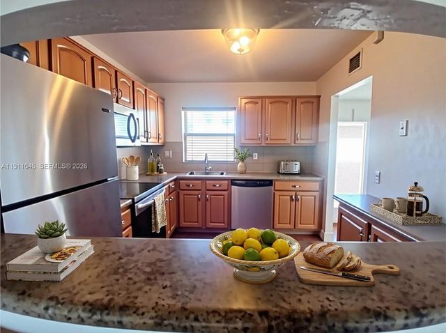 10442 Sunrise Lakes Boulevard 203, Sunrise, FL 33322