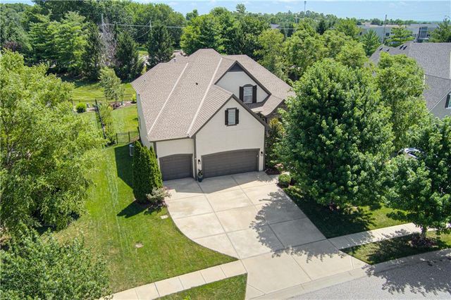 8736 W 157th Street, Overland Park, KS 66221