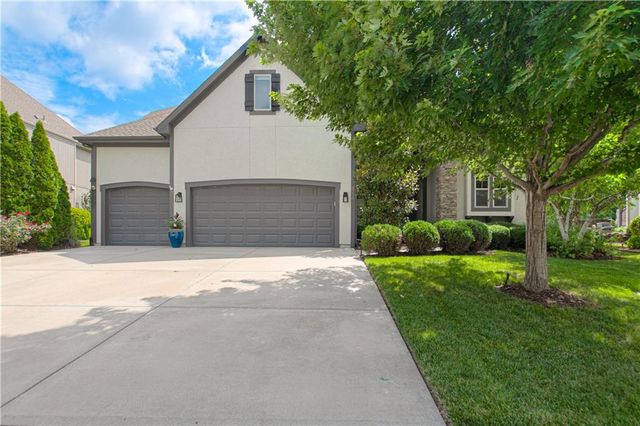 8736 W 157th Street, Overland Park, KS 66221