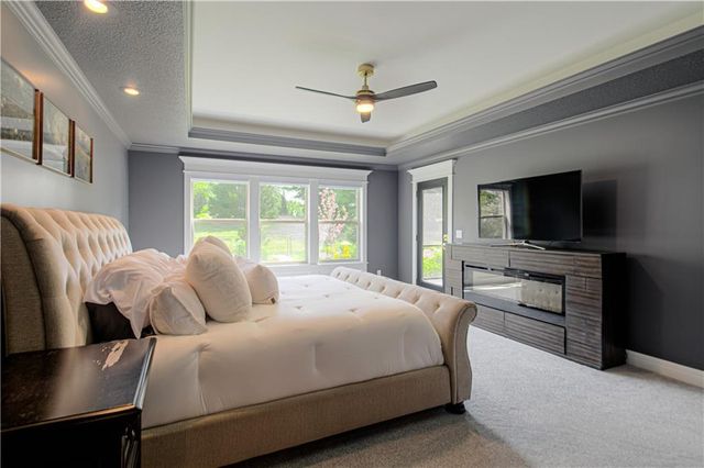 8736 W 157th Street, Overland Park, KS 66221
