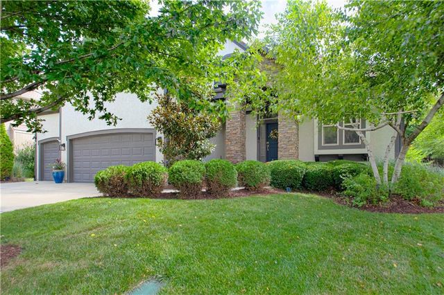 8736 W 157th Street, Overland Park, KS 66221