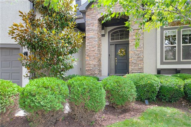 8736 W 157th Street, Overland Park, KS 66221