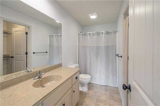 8736 W 157th Street, Overland Park, KS 66221