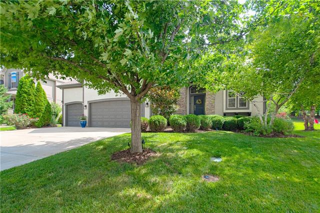 8736 W 157th Street, Overland Park, KS 66221