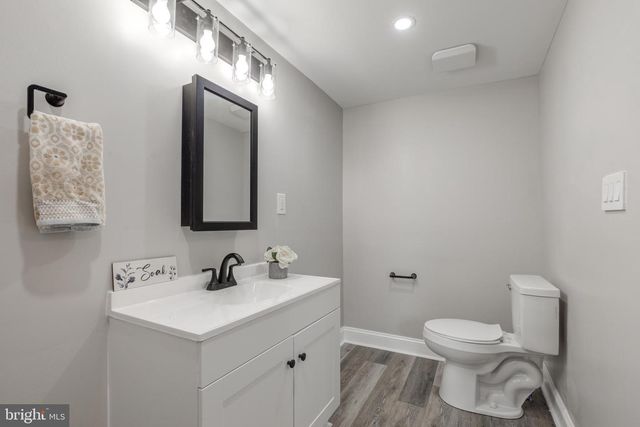 92 S GOVERNOR PRINTZ BLVD, Essington, PA 19029