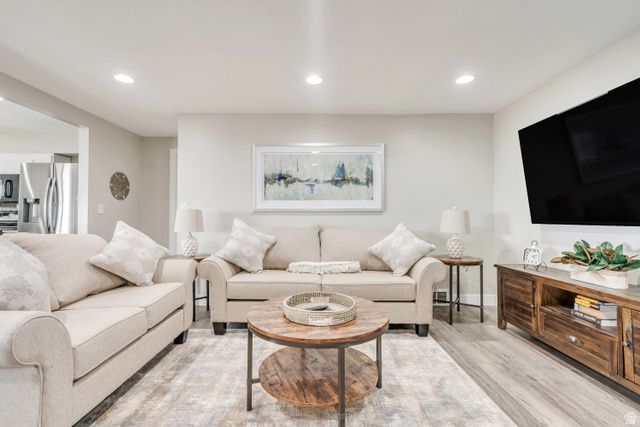 9926 S LANNAE DR, Sandy, UT 84094