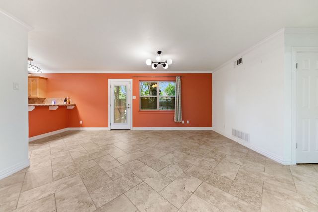 819 Del Mar Lane, Arlington, TX 76012