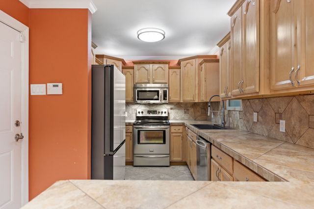 819 Del Mar Lane, Arlington, TX 76012