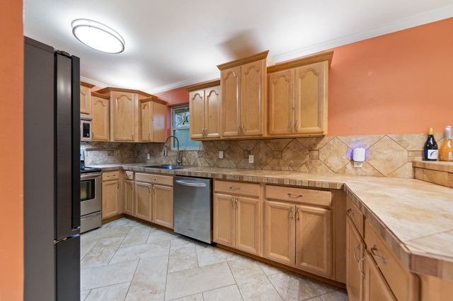 819 Del Mar Lane, Arlington, TX 76012