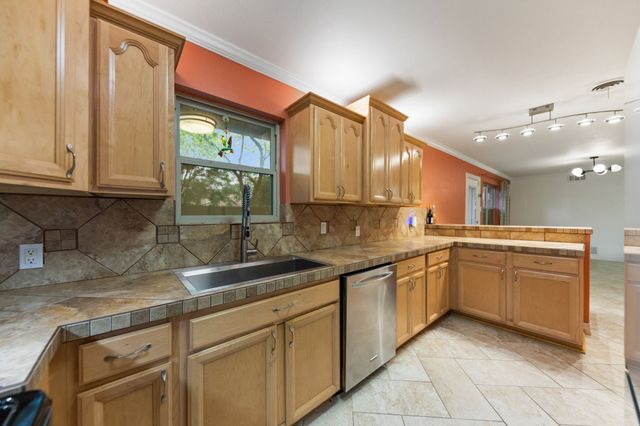 819 Del Mar Lane, Arlington, TX 76012