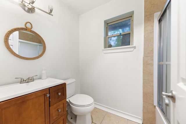 819 Del Mar Lane, Arlington, TX 76012